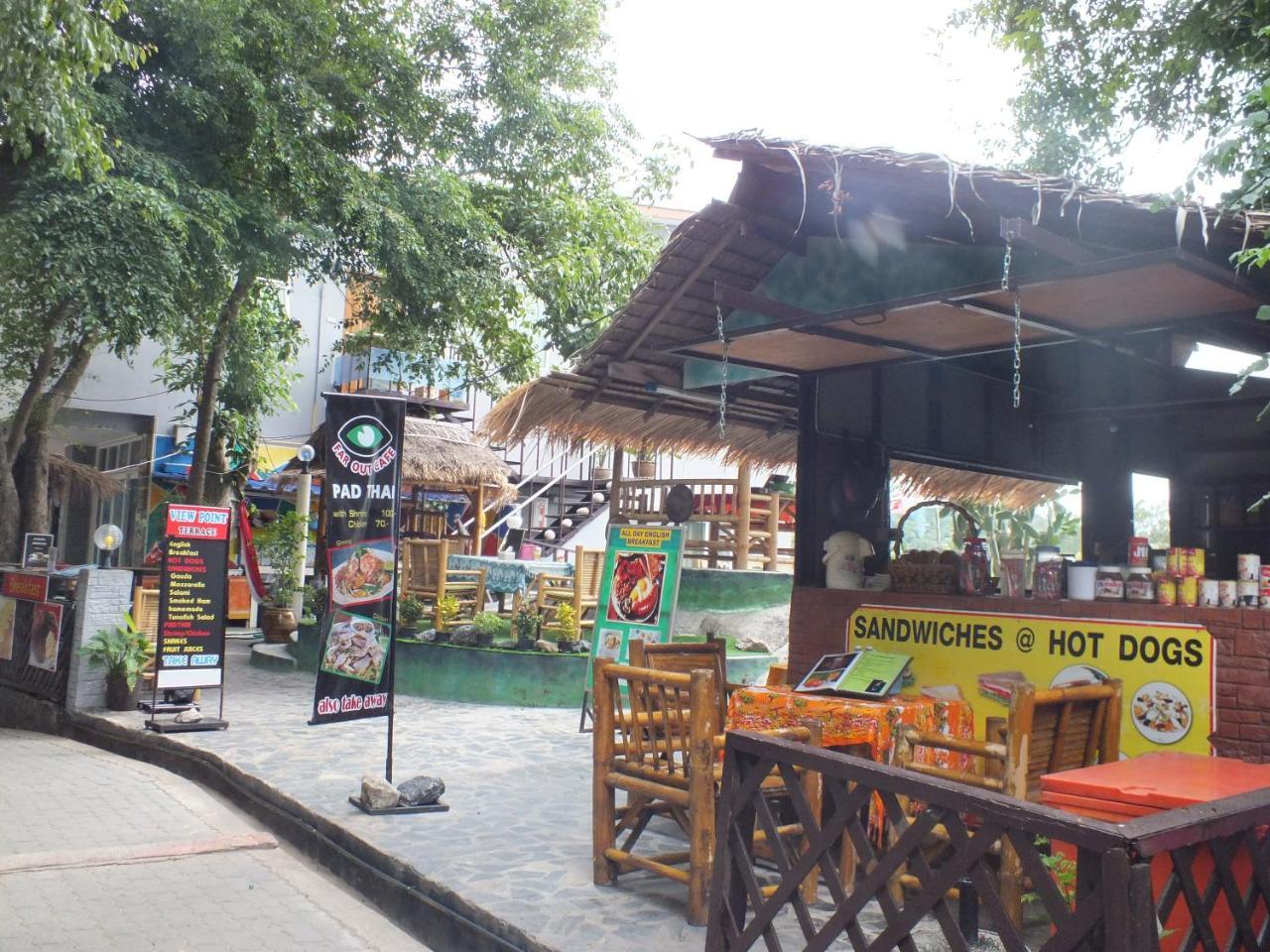 Queen Wisma tamu